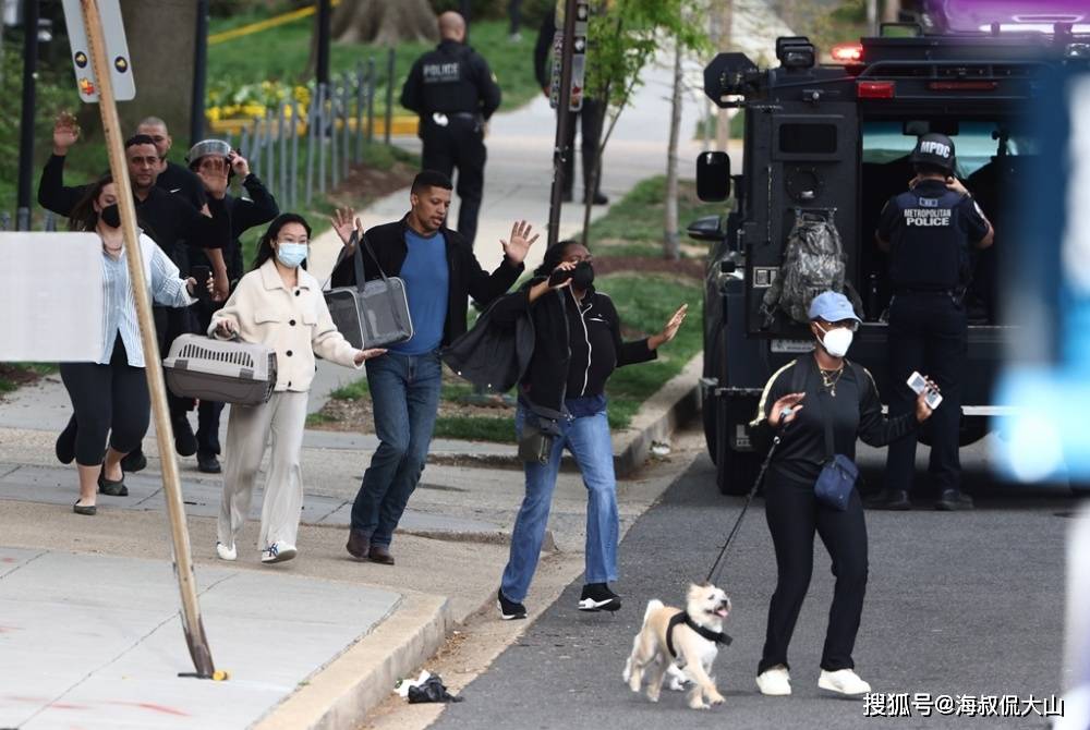 1天13起连环狙杀FBI倾巢出动开元棋牌幽灵枪手血洗华盛顿!2(图3) 1天13起连环狙杀FBI倾巢出动开元棋牌幽灵枪手血洗华盛顿!2(图3)